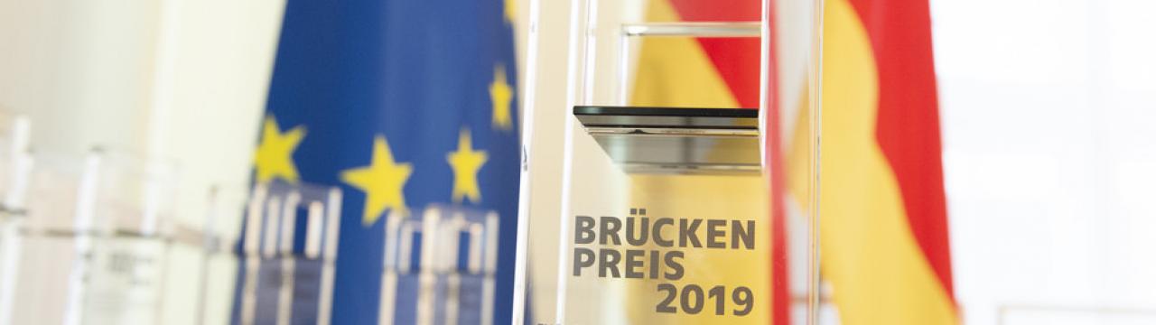 Pokale des Brückenpreises 2019
