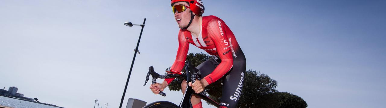 Niklas Märkl beim Rennrad fahren.