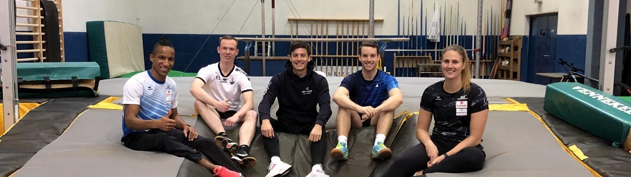 Sportler*innen bei Trainingspause