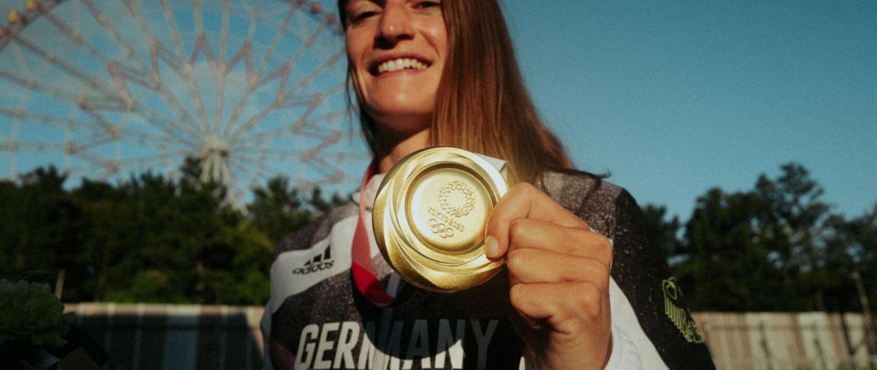 Ricarda Funk mit der Goldmedaille