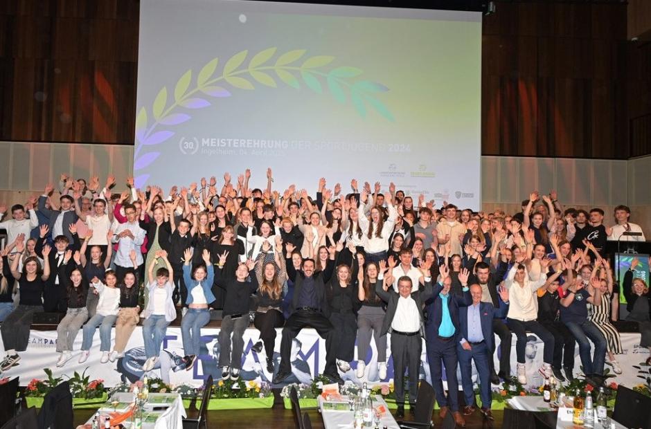 Finales Gruppenfoto mit erfolgreichen Sportlern