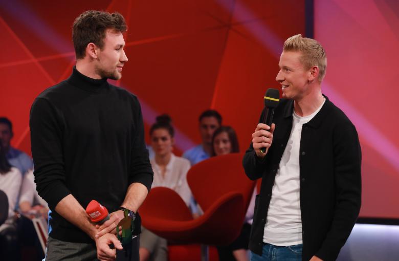 Radprofi Pascal Ackermann ehrt Niklas Kaul bei der Landessportlerwahl 2019.
