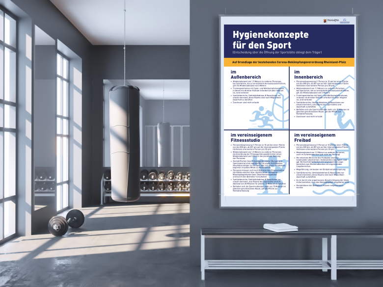 Ein Fitnessstudio mit den Hygienekonzepten der Landesregierung als Plakate an einer Pinnwand.