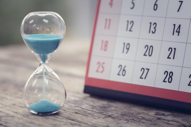 Kalender mit Sanduhr