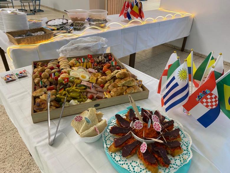 Internationales Buffet am Integrationstag der Kobras Speyer.