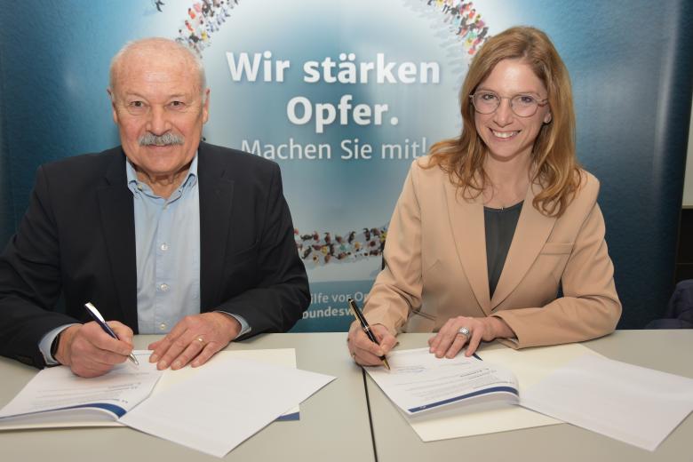 Vertragsunterzeichnung