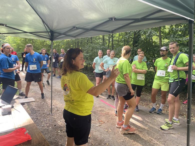 Läufer*innen im Start-/Ziel-Bereich