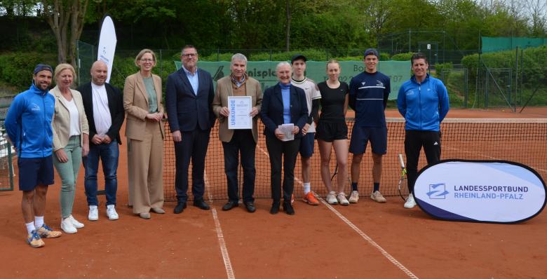 Tennis-Leute auf Tennisplatz