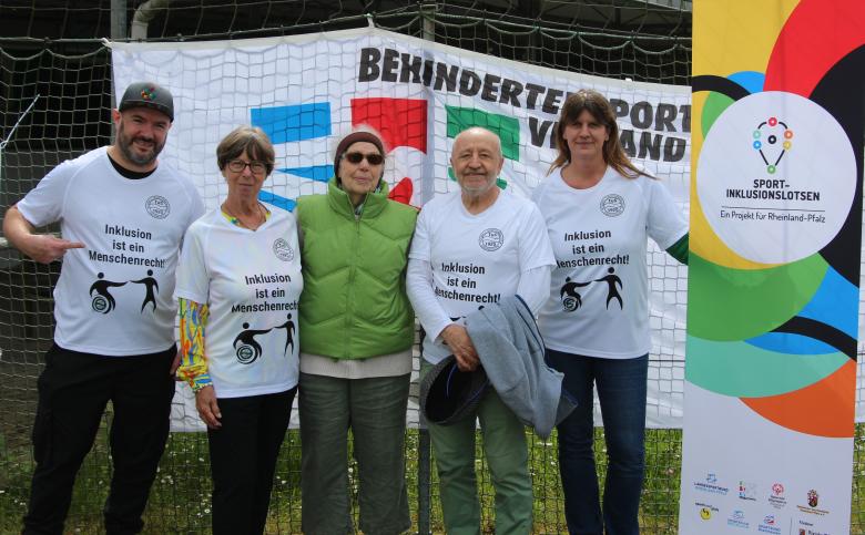 Gruppenfoto mit Menschen