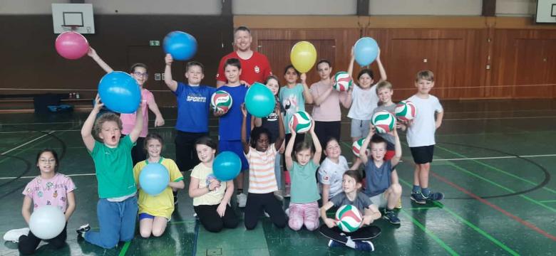 Gruppenfoto mit Kindern