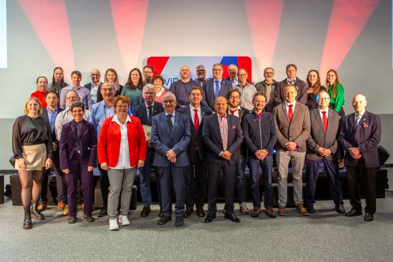 Gruppenfoto mit allen Funktionären