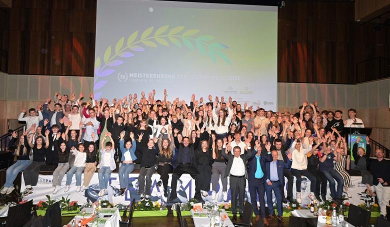 Finales Gruppenfoto mit erfolgreichen Sportlern