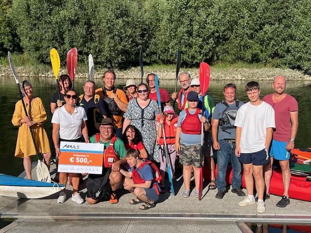 Gruppenfoto mit Kanusportlern