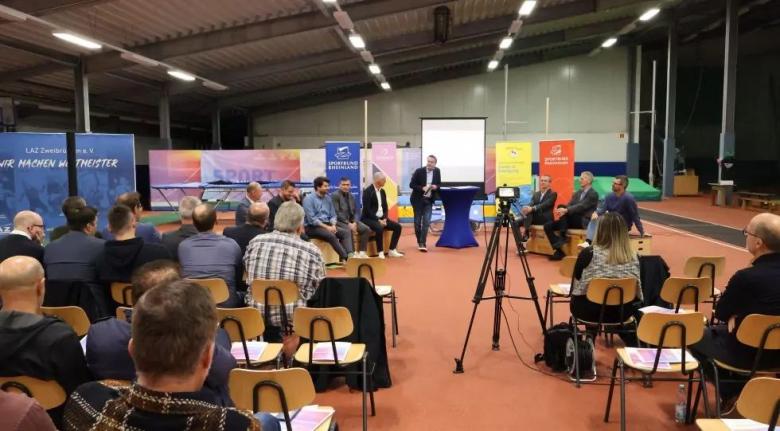 Halle mit Zuschauern