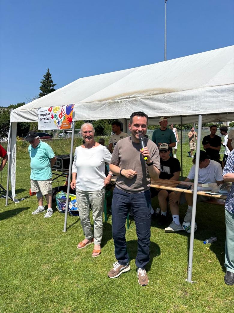 Das Bild zeigt die Turniereröffnung durch die Präsidentin des Sportbundes Rheinland, Monika Sauer, und den Oberbürgermeister der Stadt Koblenz, David Langner.