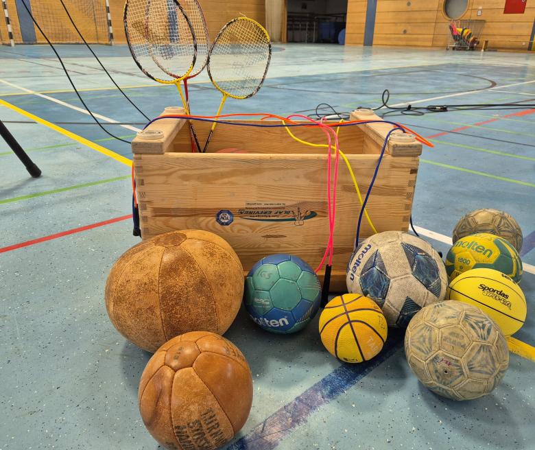 Sportgeräte in Sporthalle