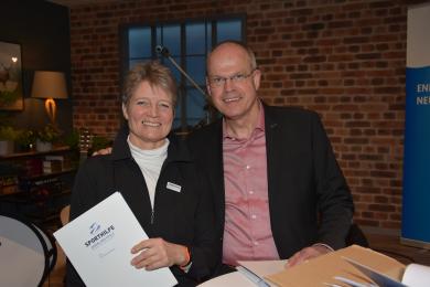 Unterzeichnung Fördervertrag Sporthilfe Rheinland-Pfalz von Hannelore Brenner mit Jochen Borchert