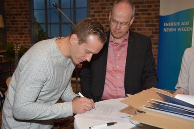 Unterzeichnung Fördervertrag Sporthilfe Rheinland-Pfalz von Daniel Clemens mit Jochen Borchert