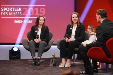 Die Landessportlerinnen des Jahres (Team) Lisa und Lena Bringsken im Interview mit SWR-Moderator Holger Westphal