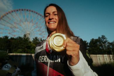 Ricarda Funk mit der Goldmedaille