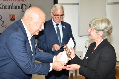 Ehrung von Johanna Bauer