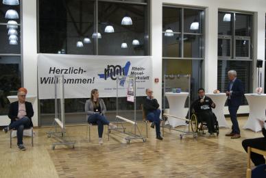 Podiumsrunde der Veranstaltung Blinddate Inklusion