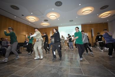 Breakdancer*innen im rheinland-pfälzischen Landtag