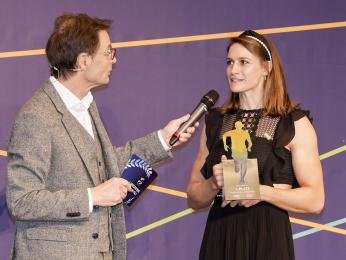 Siegerehrung Landessportlerwahl: Christian Döring interviewt Ricarda Funk