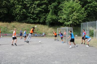 Jugendliche spiele Fußball