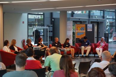 Podiumsdiskussion mit Fatma Polat, Vorsitzende des Sport- und Kulturvereins Arc-En-Ciel Mainz e. V.