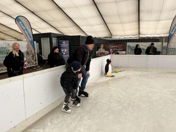 Kinder auf dem Eis