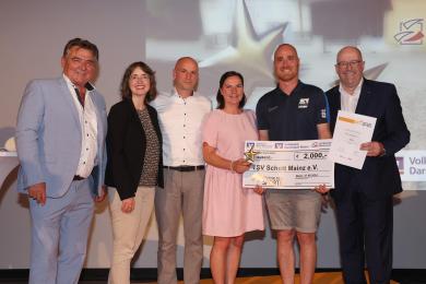 Der TSV SCHOTT freut sich über den Stern des Sports in Bronze im Geschäftsgebiet der Volksbank Darmstadt Mainz.