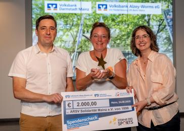 Der ARSV Solidarität Mainz von 1898 SCHOTT freut sich über den Stern des Sports in Bronze im Geschäftsgebiet der Volksbank Darmstadt Mainz