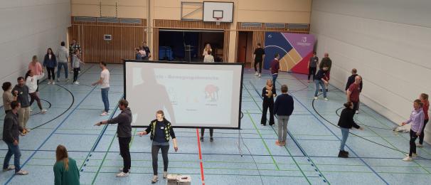 Übungsstunde in Sporthalle