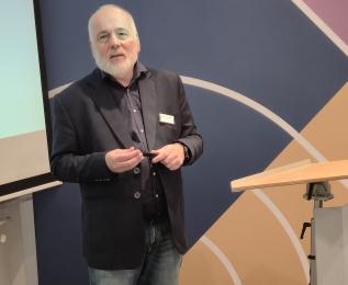 Prof. Lukas Scheef