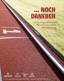 "...noch daneben" auf Foto von roter Tartanbahn