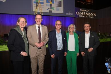 LSB-Präsident Rudolf Storck mit Ehrengästen aus der Politik und von Lotto RLP