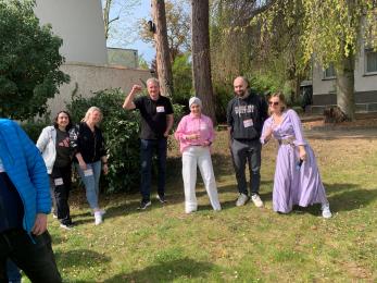 Das Foto zeigt die Teilnehmenden des Netzwerktreffens während der praktischen Übung.