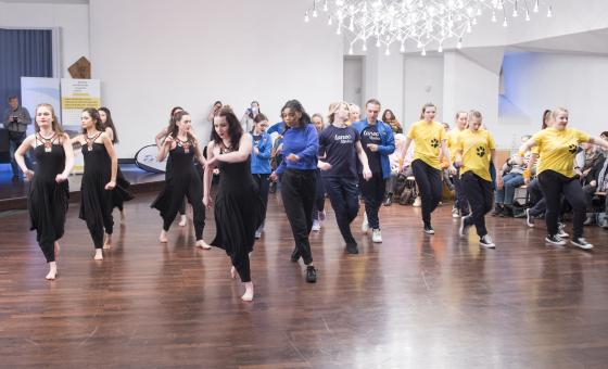 Für ihre internationale Tanz-Performance ernteten die jugendlichen Protagonisten viel Beifall.