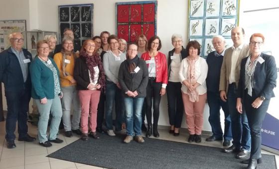 Wissensdurstig: Die Teilnehmerinnen und Teilnehmer der Frauenvollversammlung um LSB-Vizepräsidentin Claudia Altwasser (ganz rechts) und LSB-Vizepräsident Walter Dech (3. v.r.)