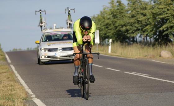 Profisportler Jason Osborne auf dem Rad