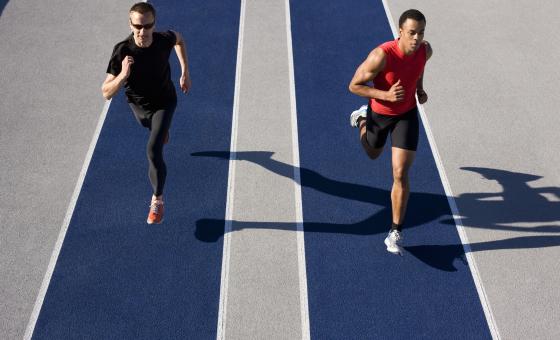 Zwei Leichtathleten beim Training