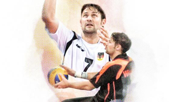 Heiko Wiesenthal beim Sitzvolleyball.