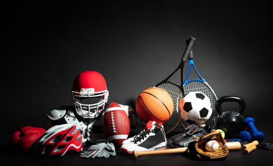 Ansammlung von Sportgeräten