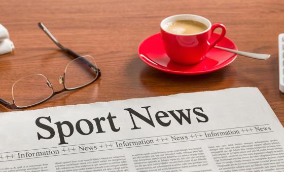 Zeitung + Kaffeetasse