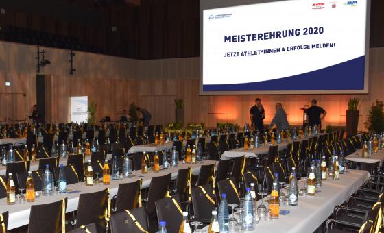 Meistererhrung Symbolbild der Bühne und des Saals