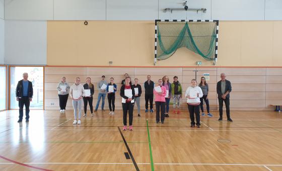 Sportlergruppe in Halle