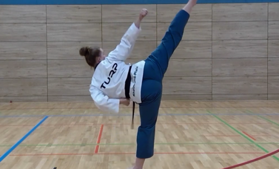 Taekwondo-Sportlerin in Aktion