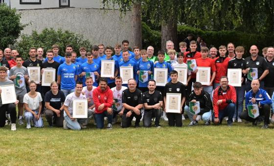 Gruppenfoto mit Fußballern