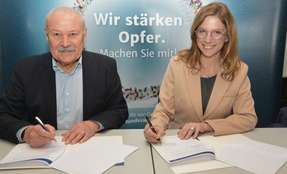 Vertragsunterzeichnung